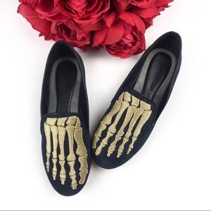 New mara & mine jem skull loafers